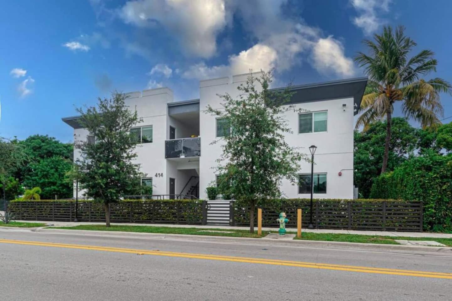 Perfect 3 Bed 2 Bath Apt W Free Parking view 2