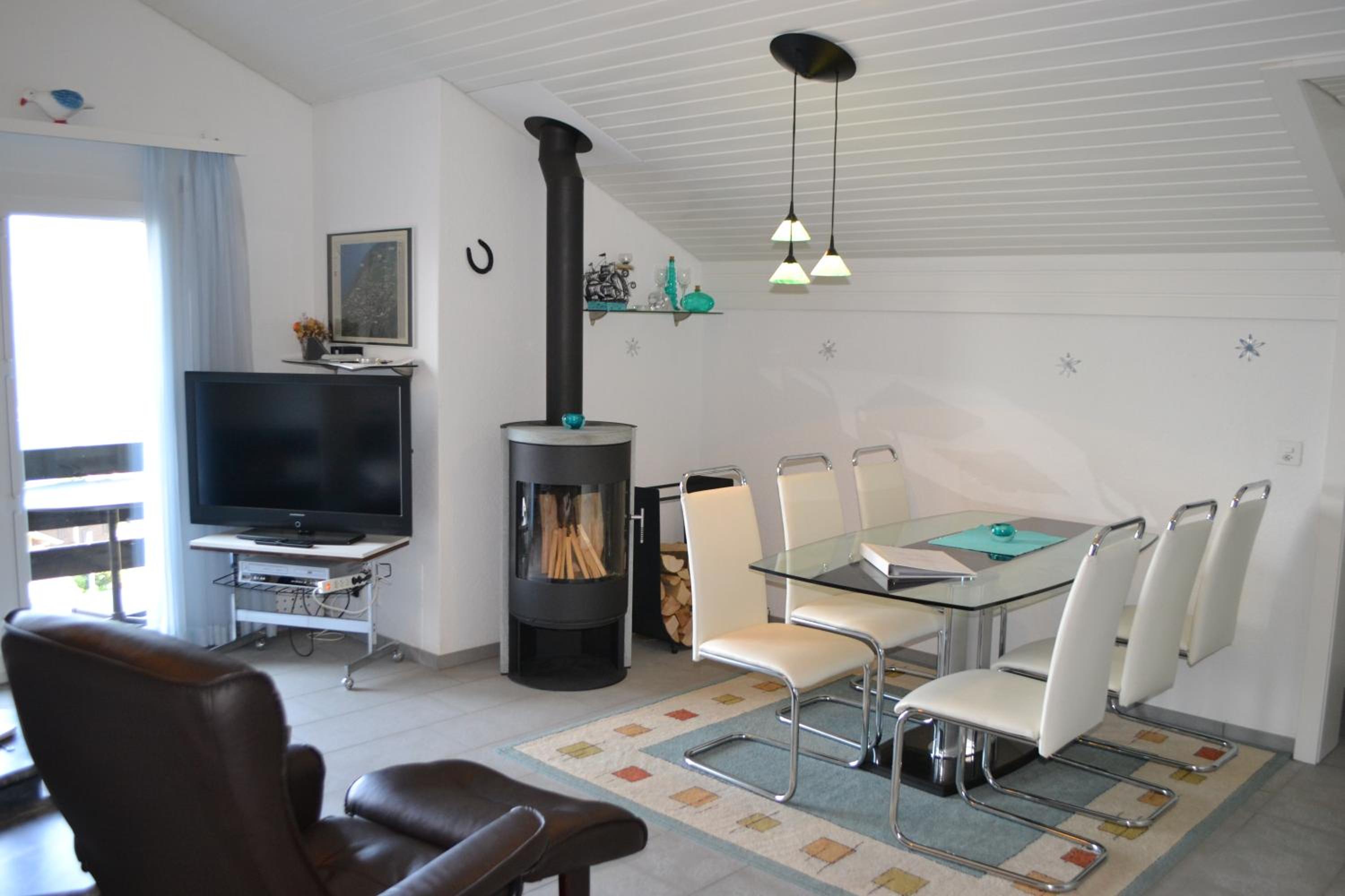 Two-bedroom Apartment for 4-5 guests with lake and mountain views view 3