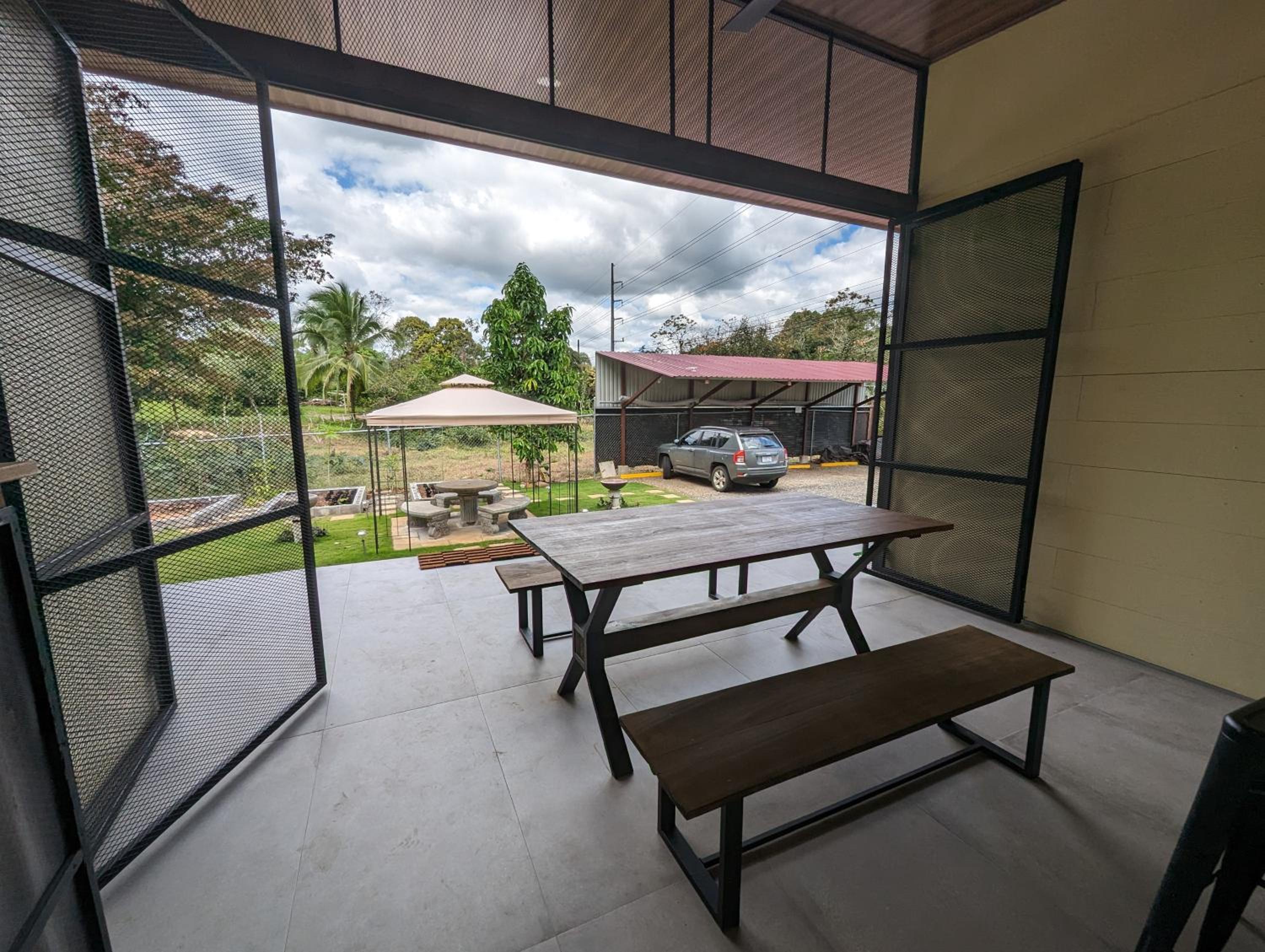 Yellow House - Country house near La Fortuna