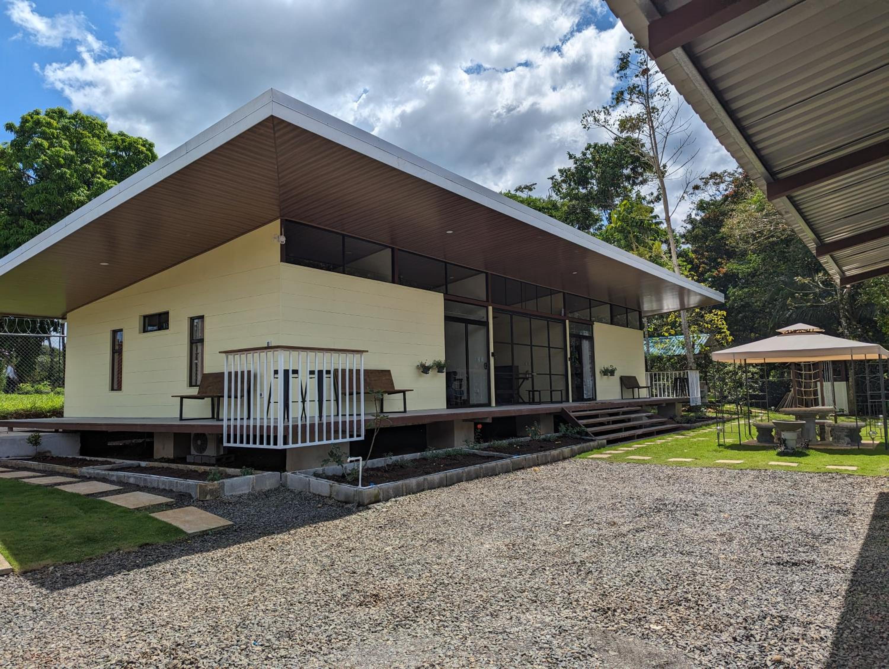 Yellow House - Country house near La Fortuna