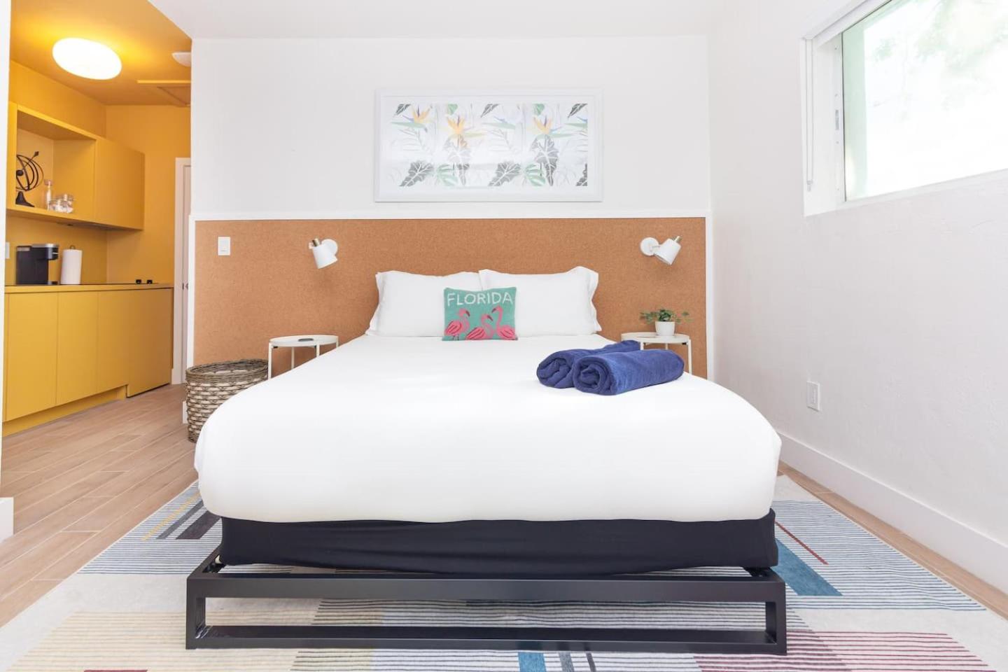 Stylish Studio Apartment In El Portal #1