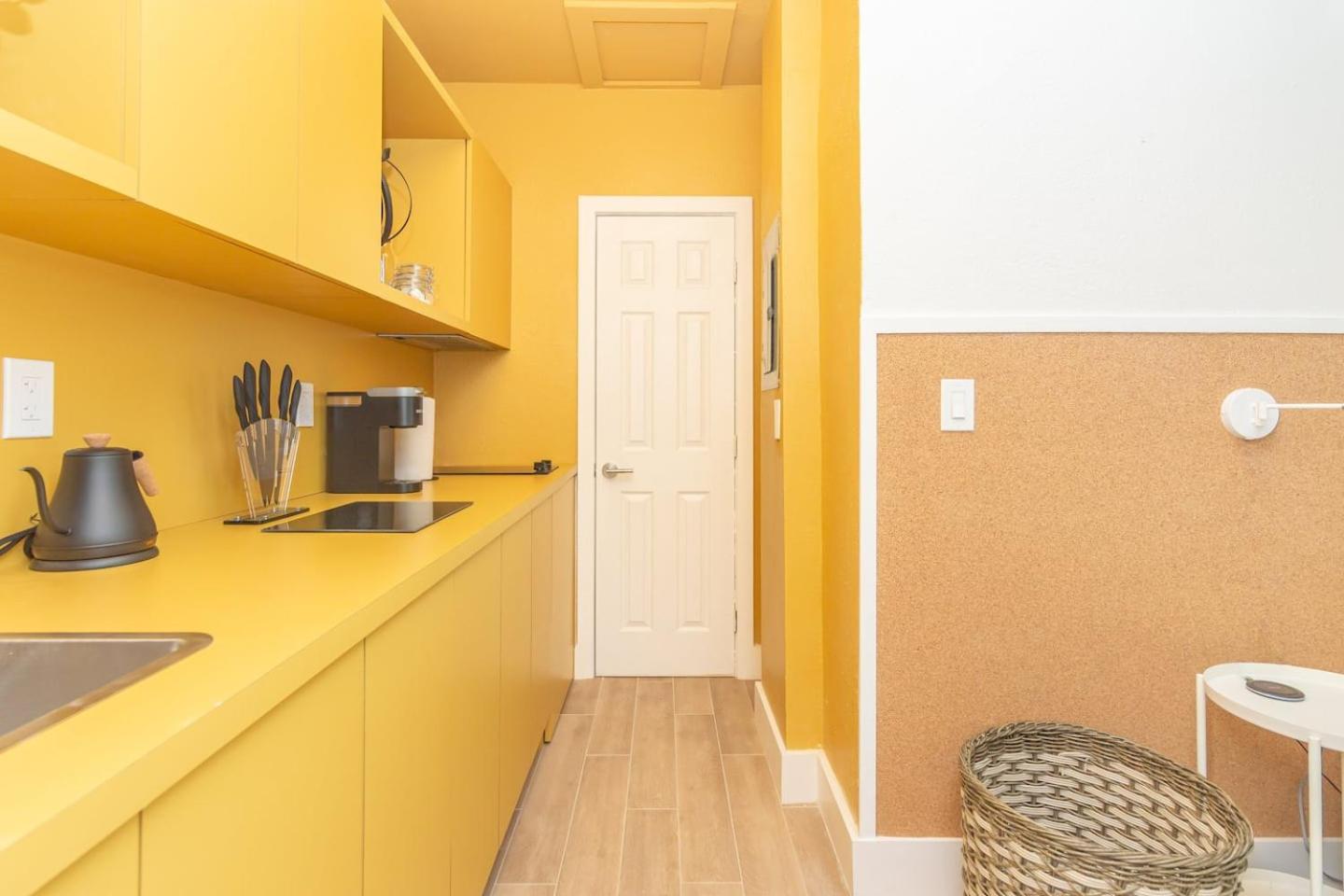 Stylish Studio Apartment In El Portal #1