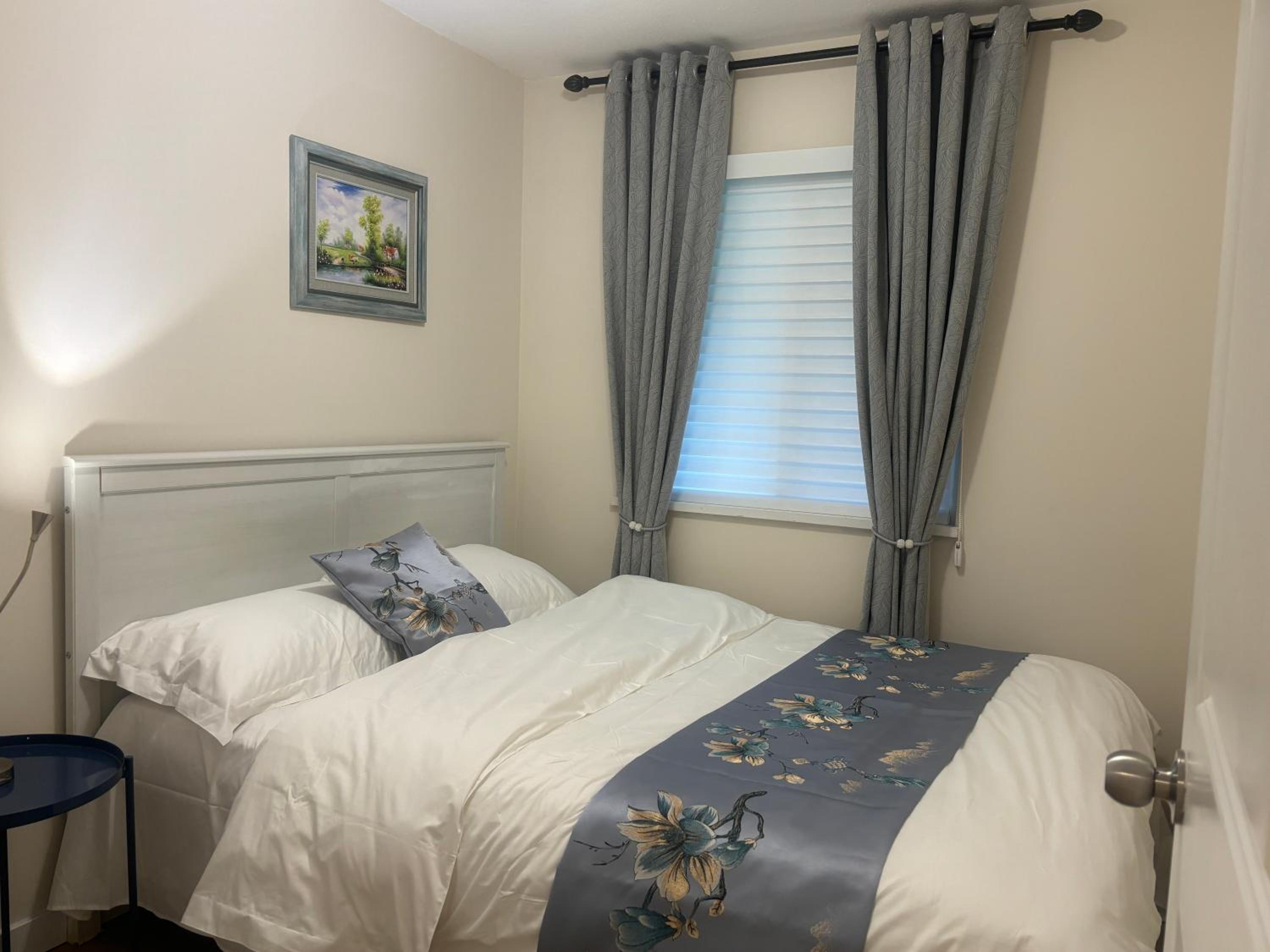 Coquitlam center, 2 bedroom suite, walking to skytrain