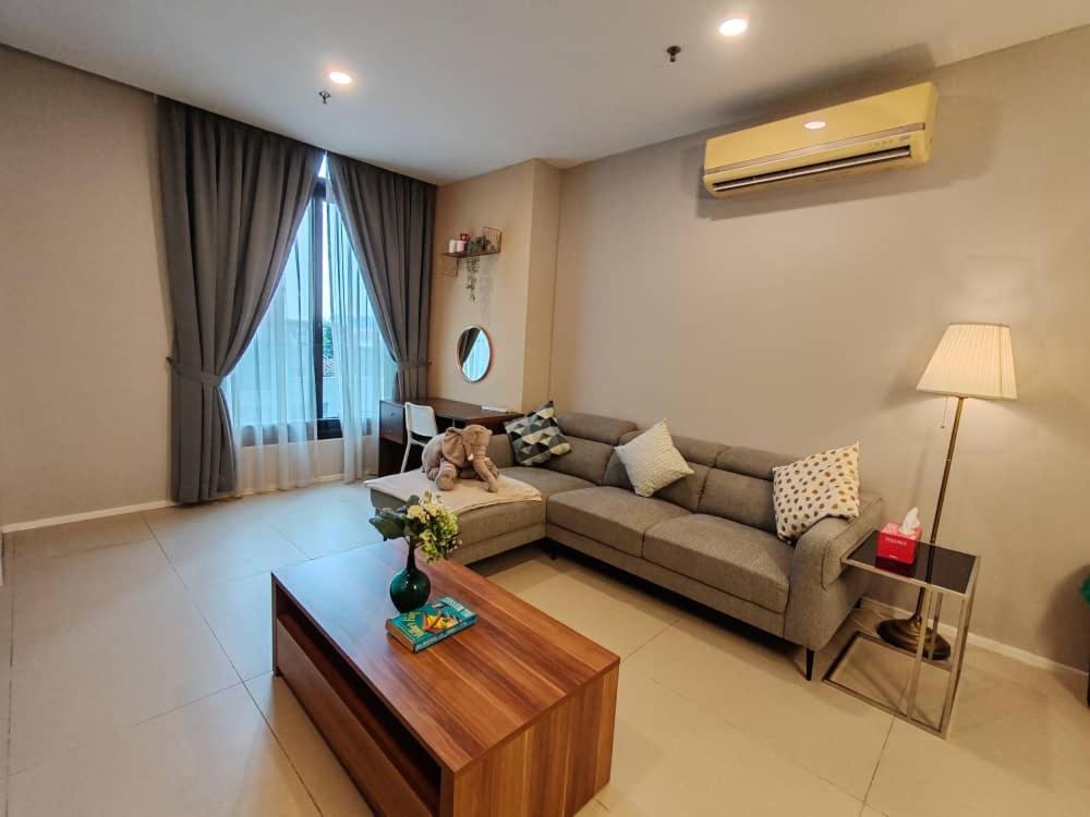 Arcoris Kiara 163 mall