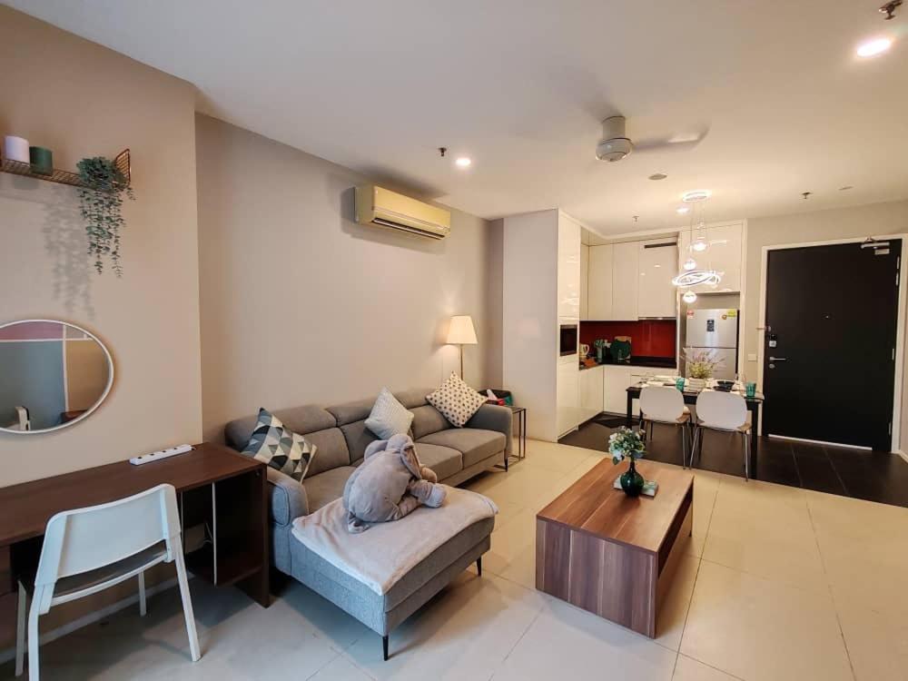 Arcoris Kiara 163 mall