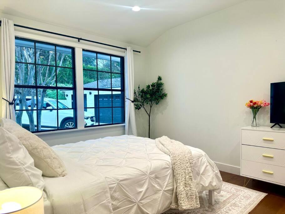 Modern Farmhouse with Panoramic Hill Views, Heated Salt Water Pool, Hot Tub