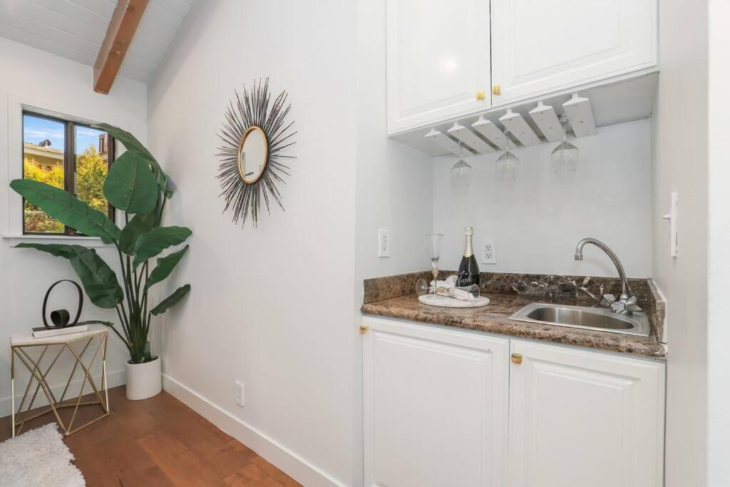 Modern Farmhouse with Panoramic Hill Views, Heated Salt Water Pool, Hot Tub