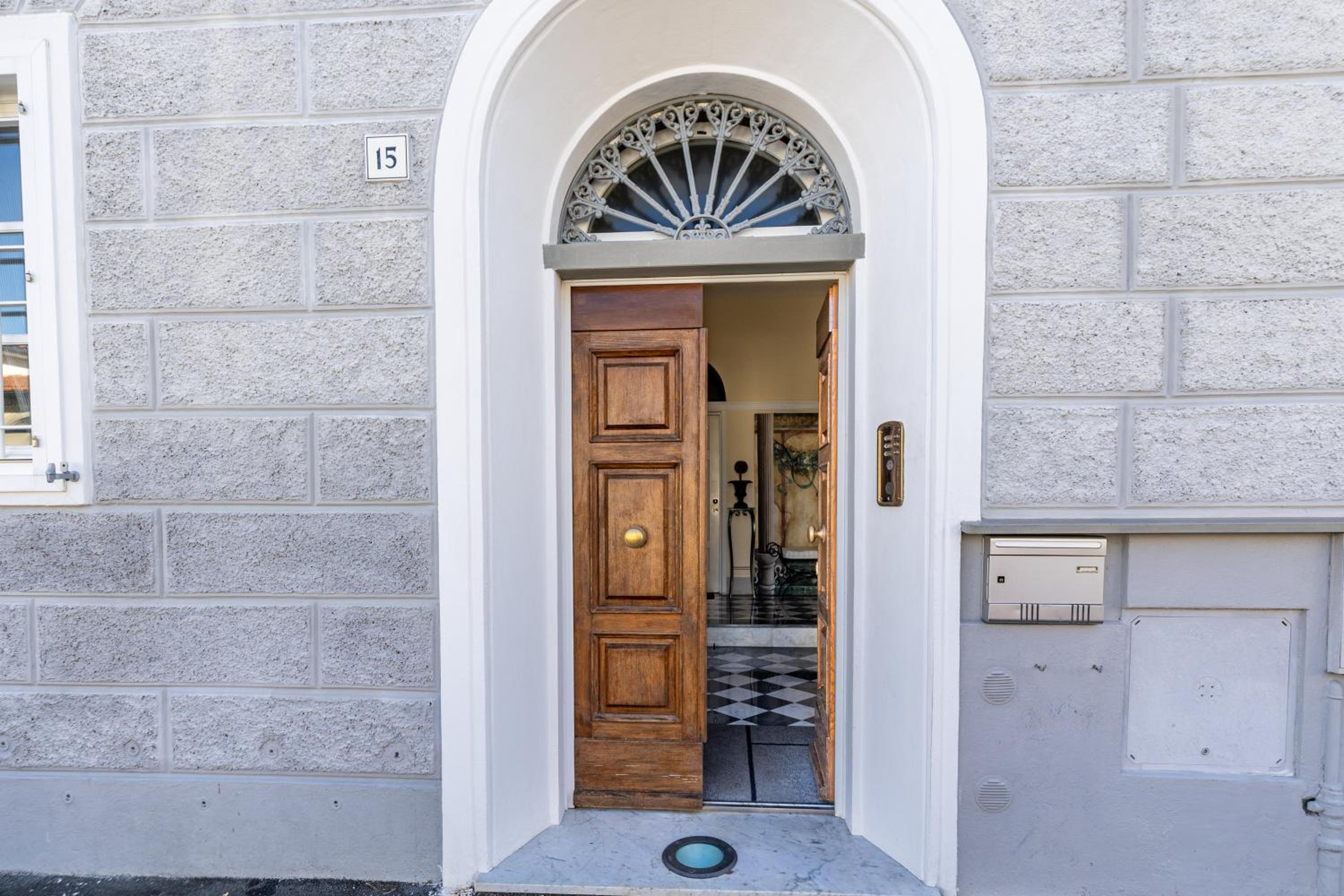 Ardenza's Aires 600m From Sea - Happy Rentals