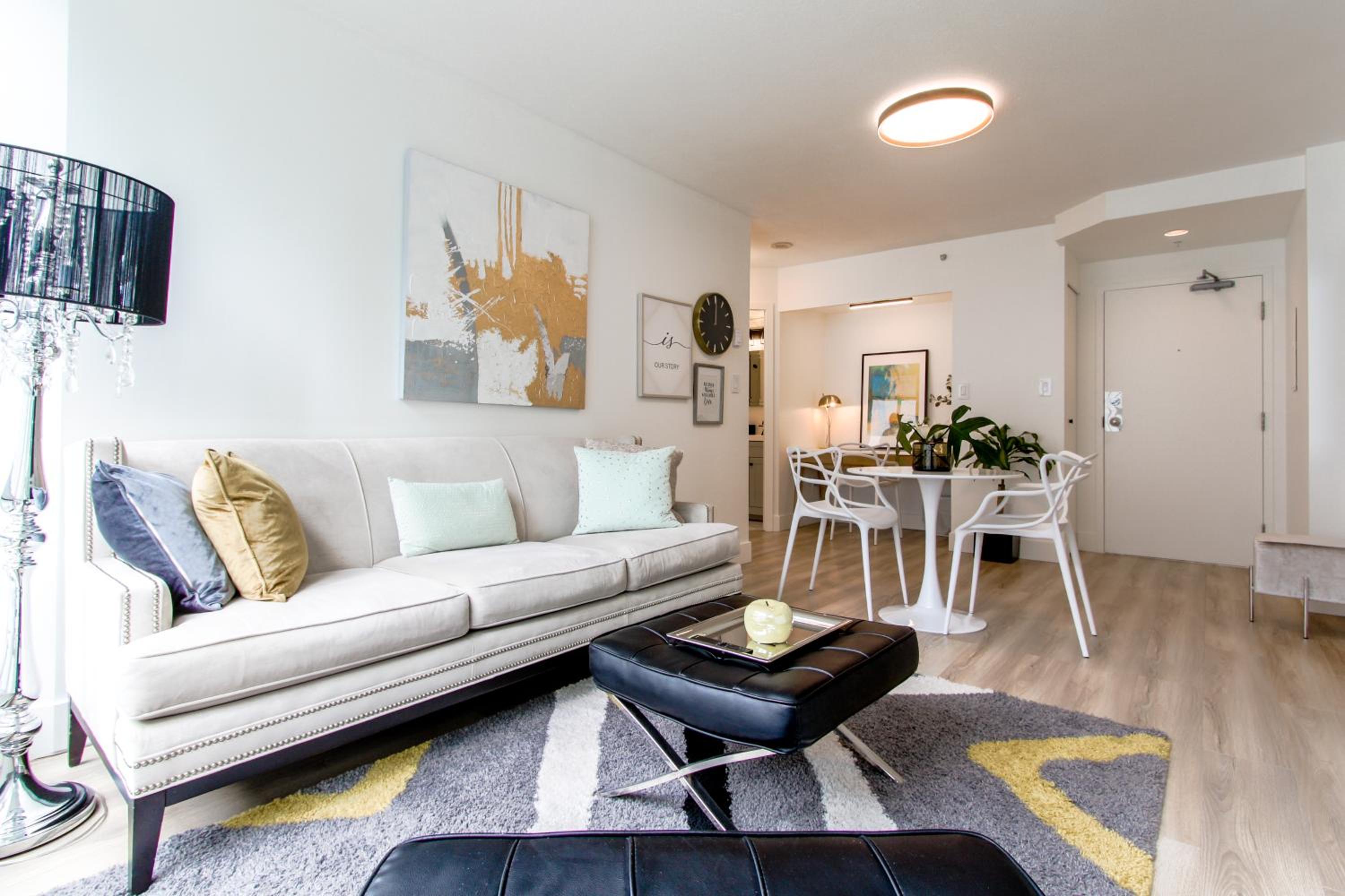 lovely 1-bedroom w/parking at Coal Harbour