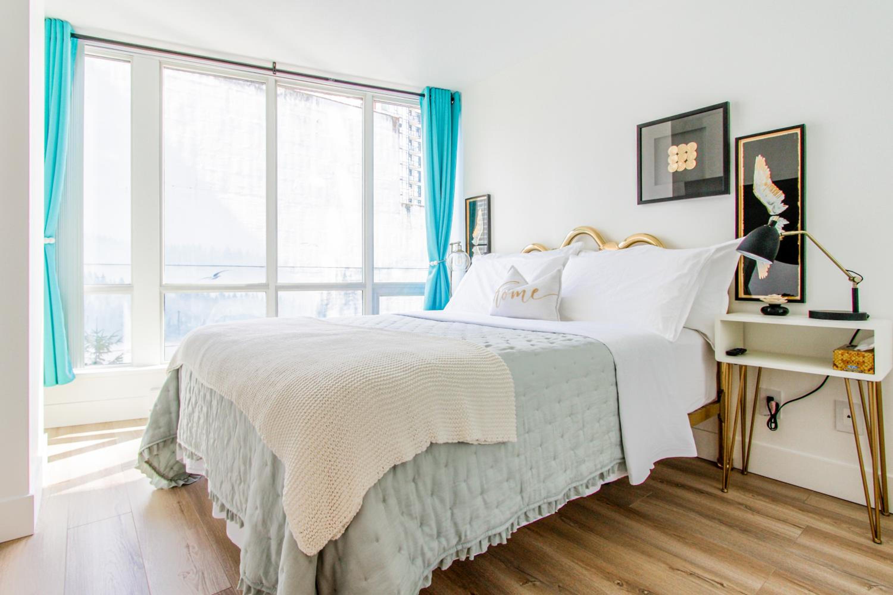 lovely 1-bedroom w/parking at Coal Harbour