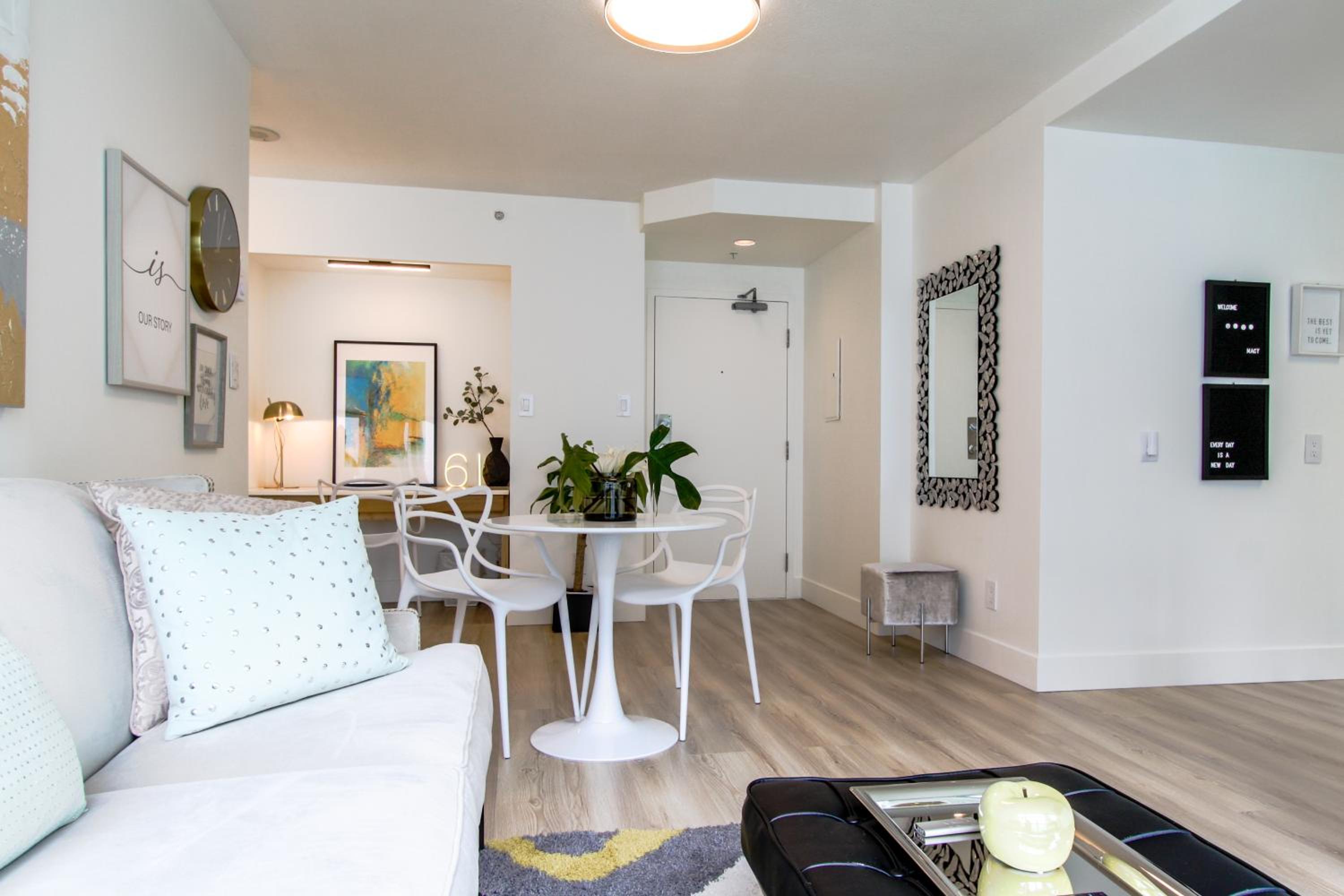 lovely 1-bedroom w/parking at Coal Harbour