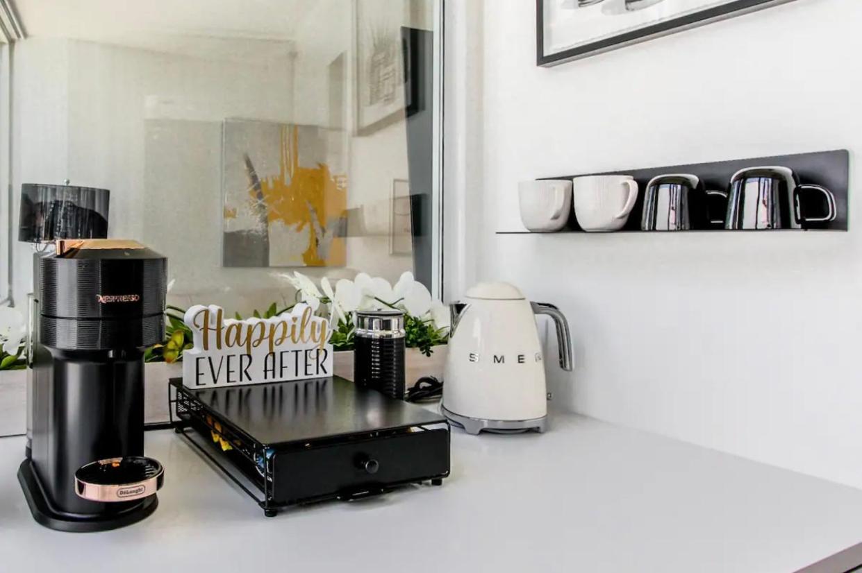 lovely 1-bedroom w/parking at Coal Harbour