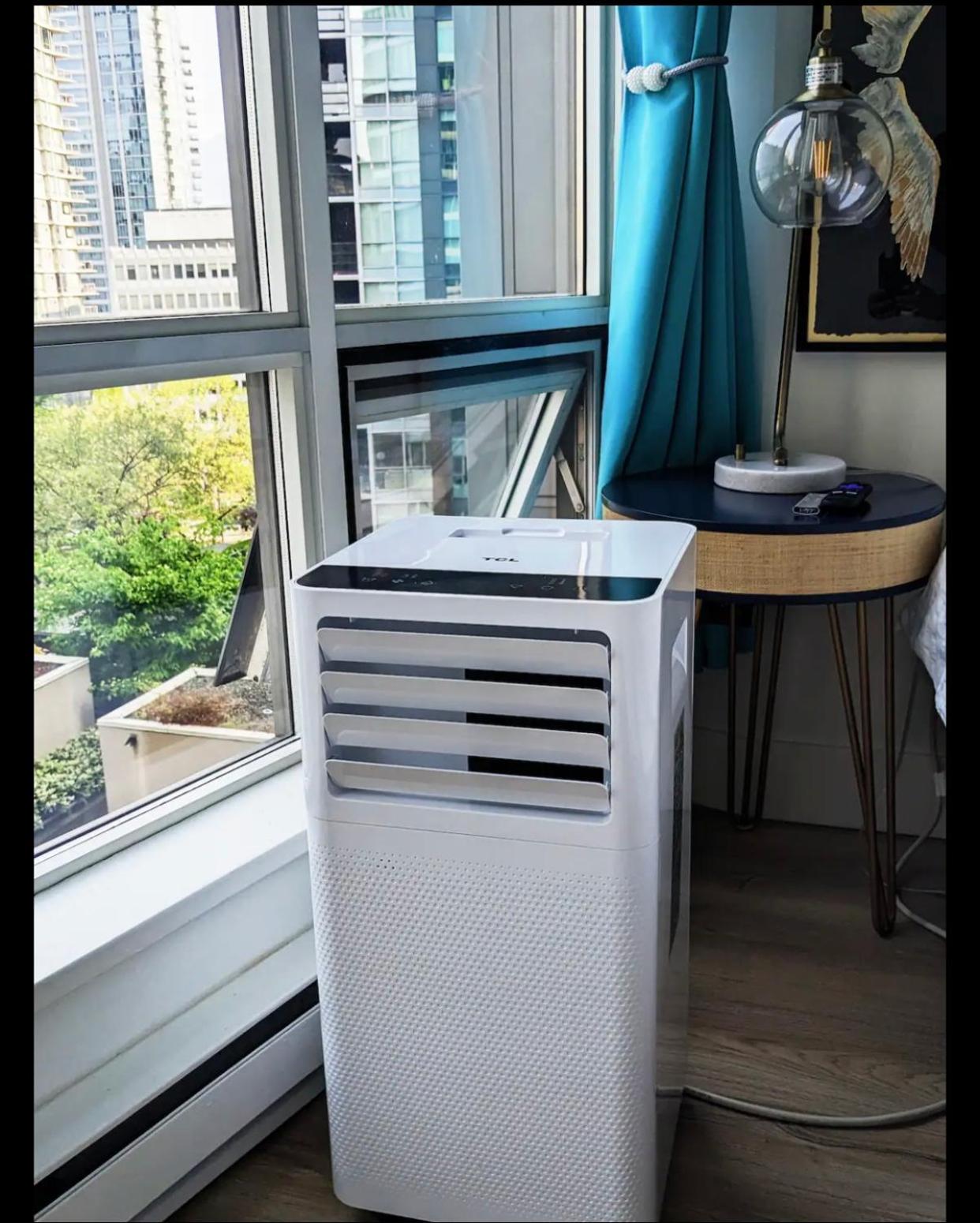 lovely 1-bedroom w/parking at Coal Harbour