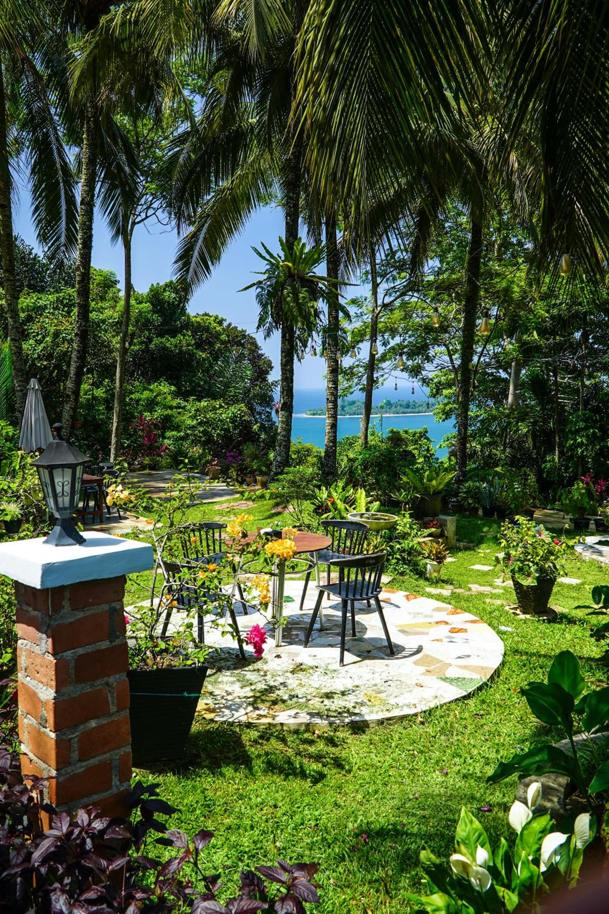 Air Manis Hillside Villa Cafe & Resto view 4