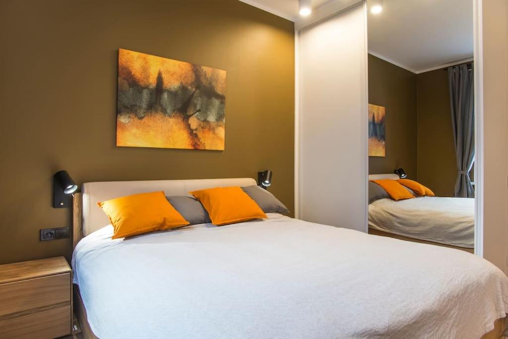Design apartment, 2 en-suite rooms - very central view 3