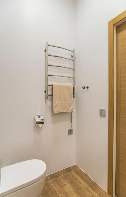 Design apartment, 2 en-suite rooms - very central view 5