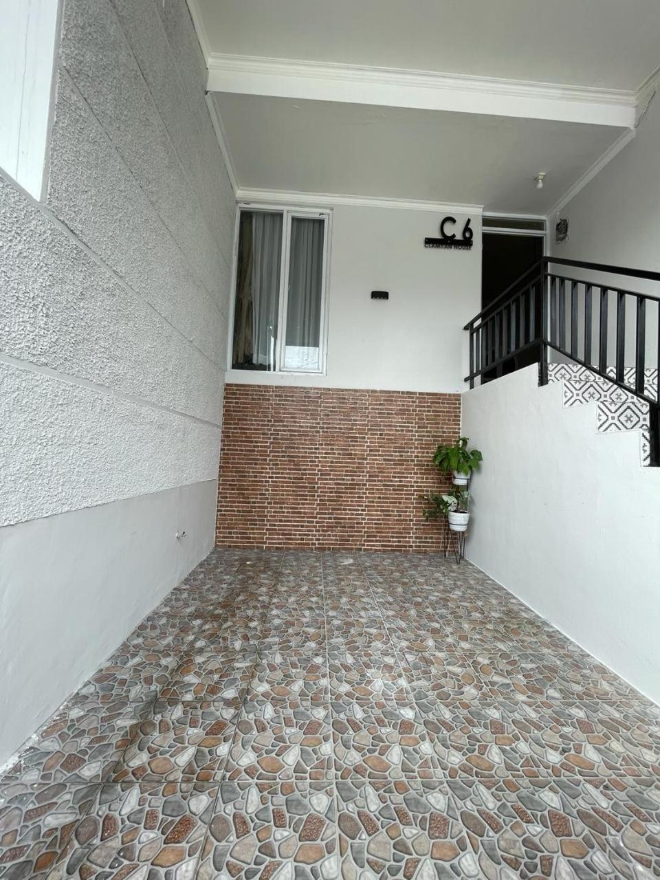 Clamitan House