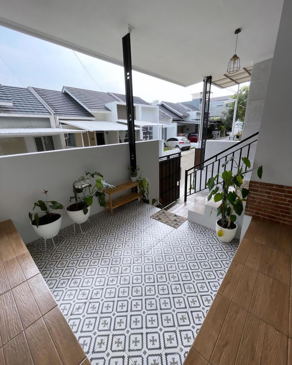 Clamitan House