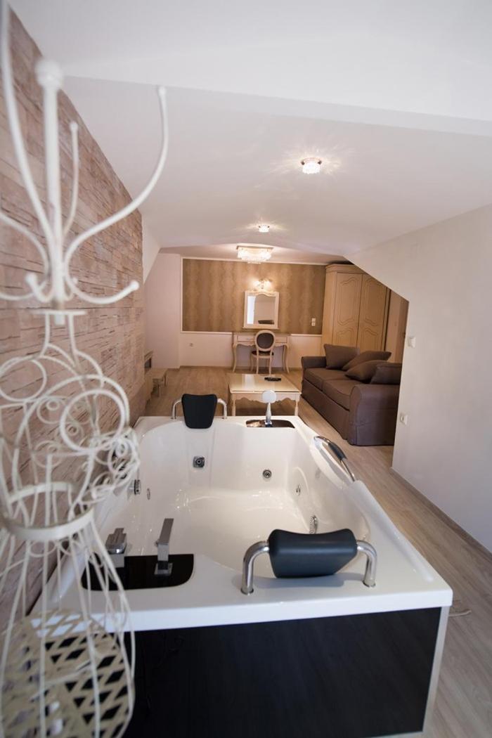 SUITES PIROFANI
