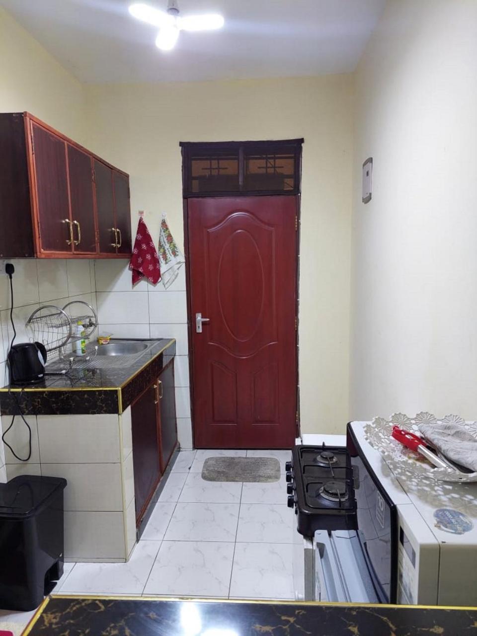 Roma Stays - Budget Studio in Busia (Opp Shell petrol Station) view 2