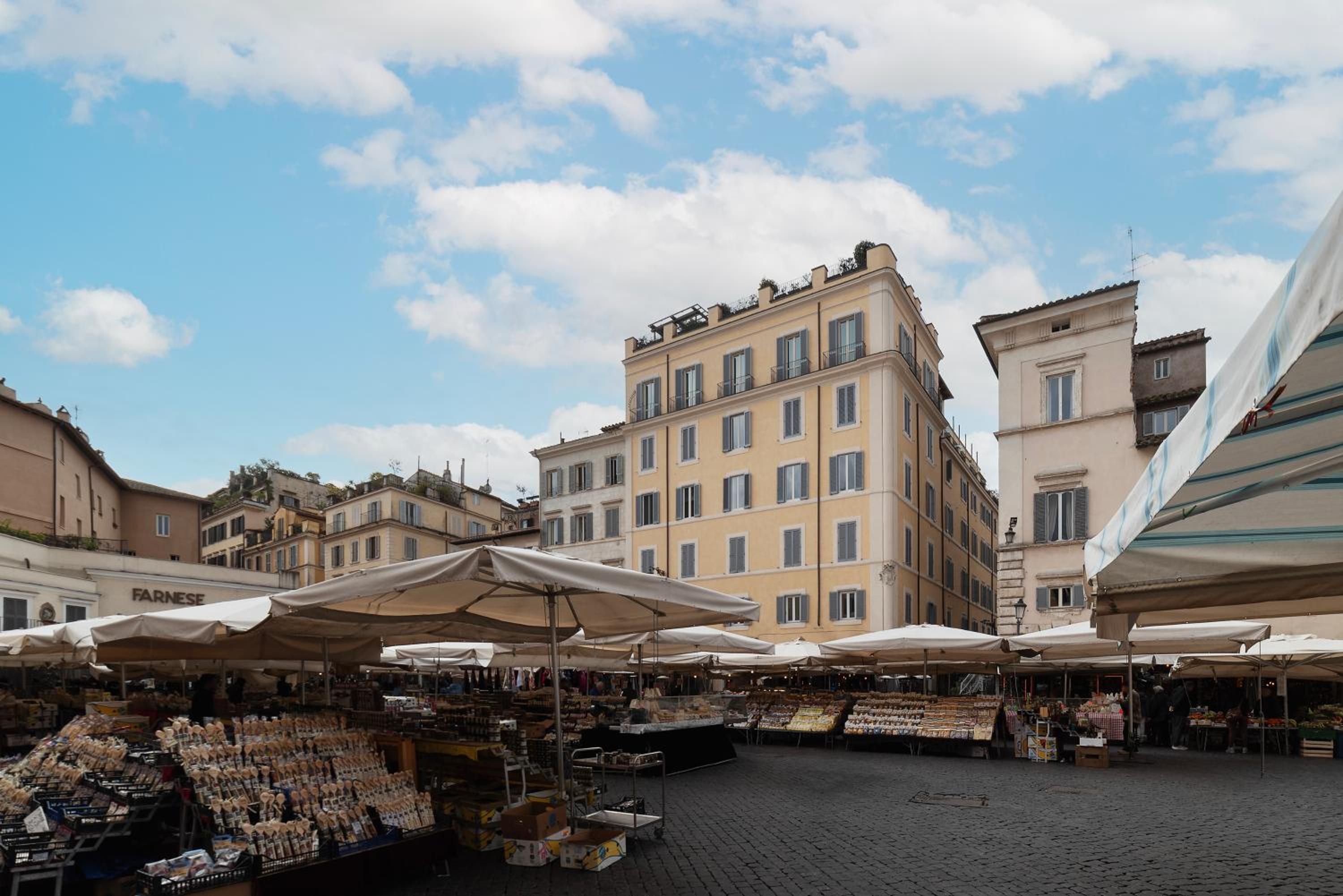 GuestHost - Campo de Fiori Unique Apartment