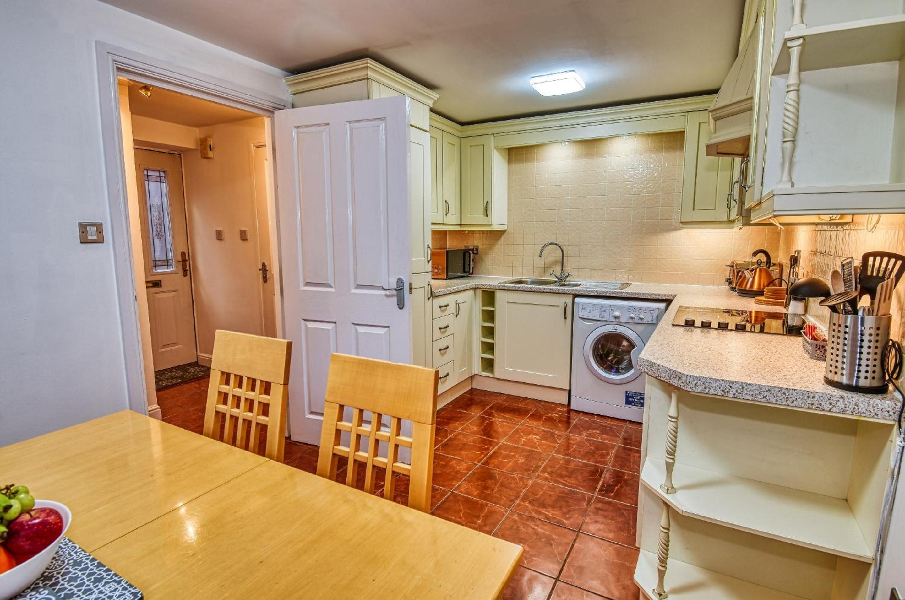 The Boathouse,Flat 29 waterside court view 3