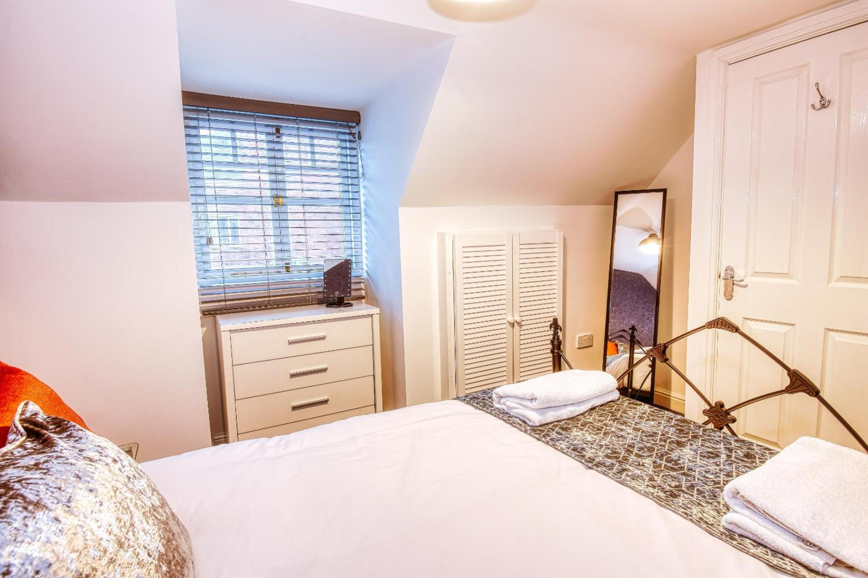 The Boathouse,Flat 29 waterside court view 5