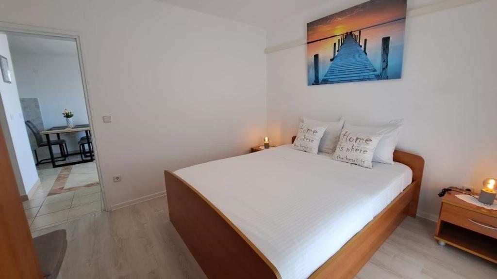 Apartment house Vinka near the beach in Funtana view 4
