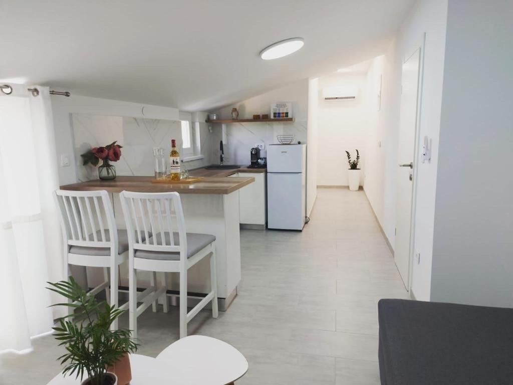 Apartment house Vinka near the beach in Funtana view 5