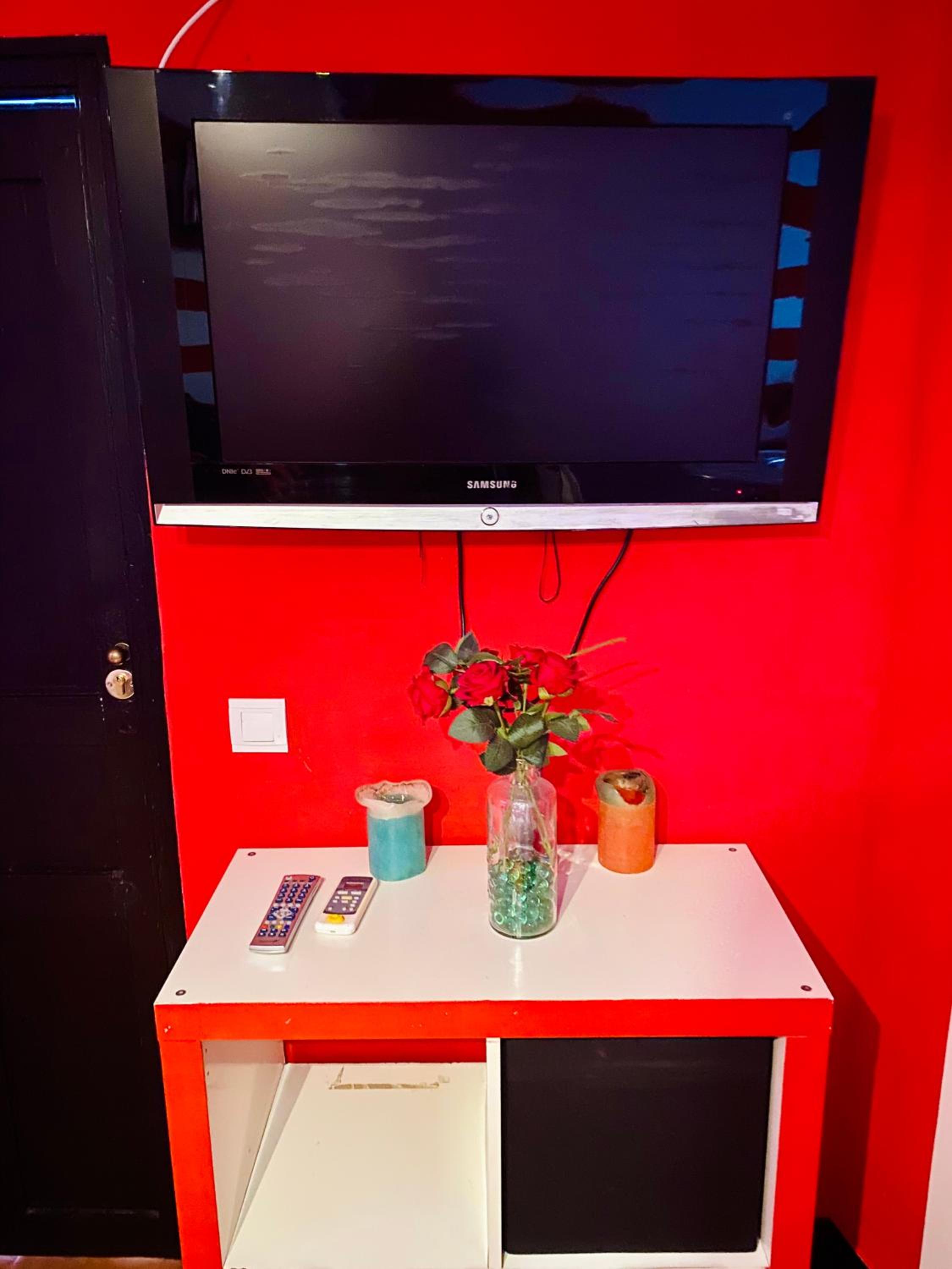 Seville Vacations - Sevilla Kitsch Hostel Art - Property Image 35