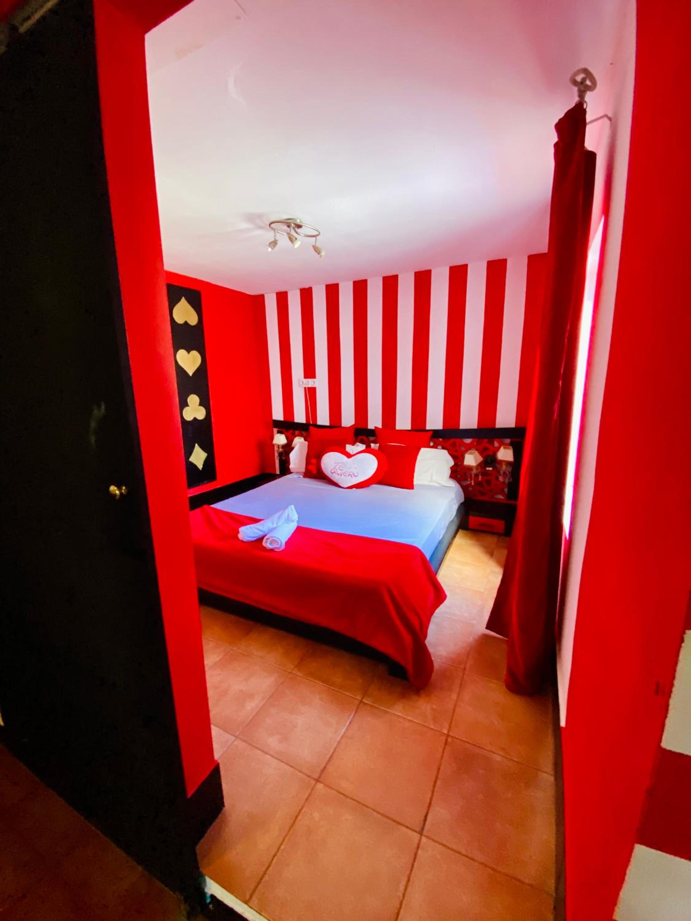Seville Vacations - Sevilla Kitsch Hostel Art - Property Image 33