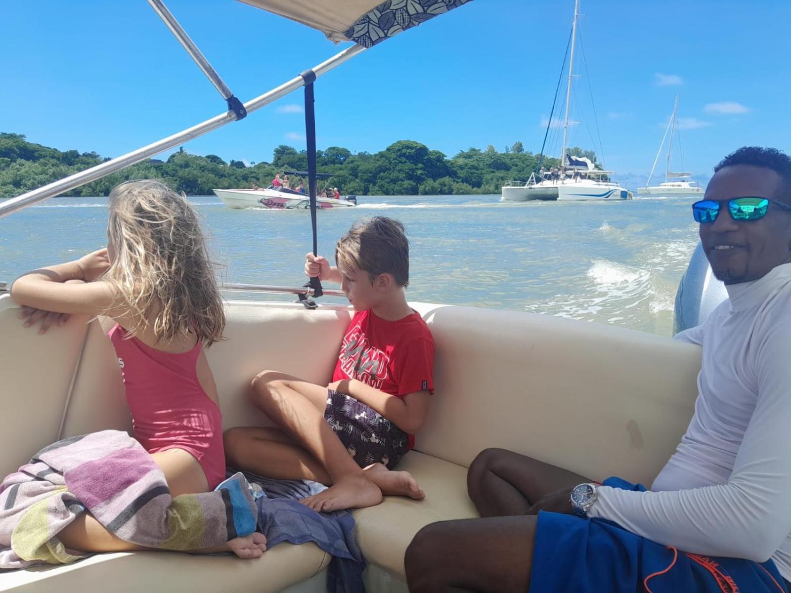 The Skipper & the Blond Lakaz Metiss Arobaz view 3