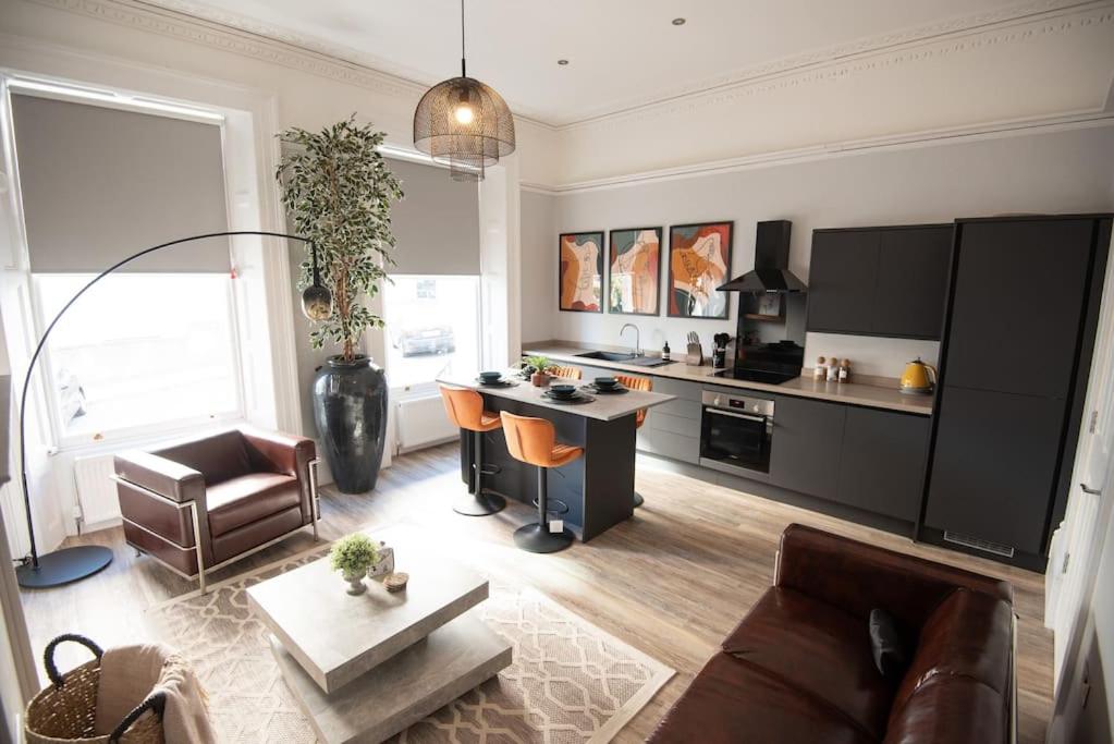 Stunning City Apartment in the Heart of Plymouth view 4