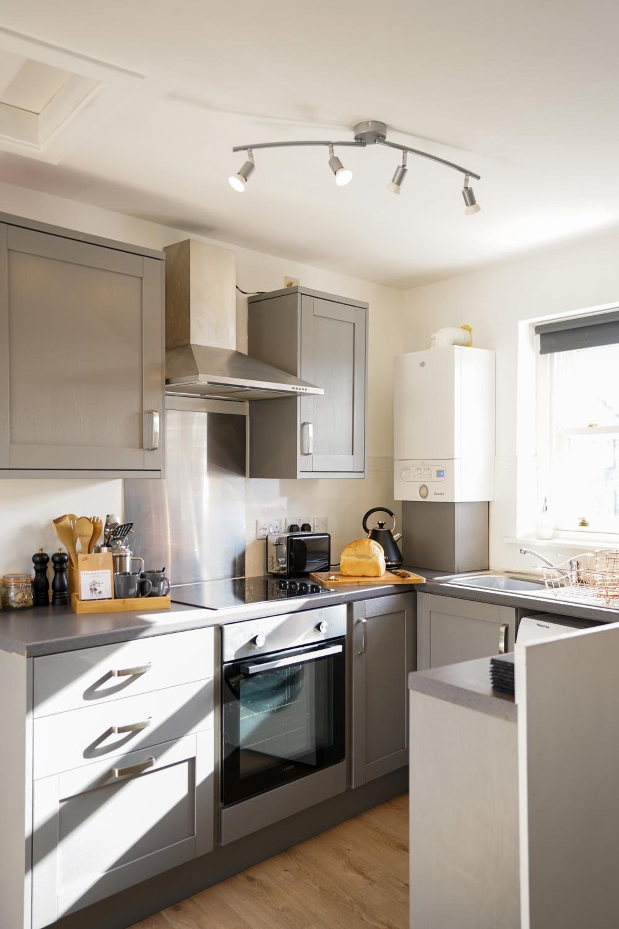 Little Edge: Bright and Modern Central Apartment view 2