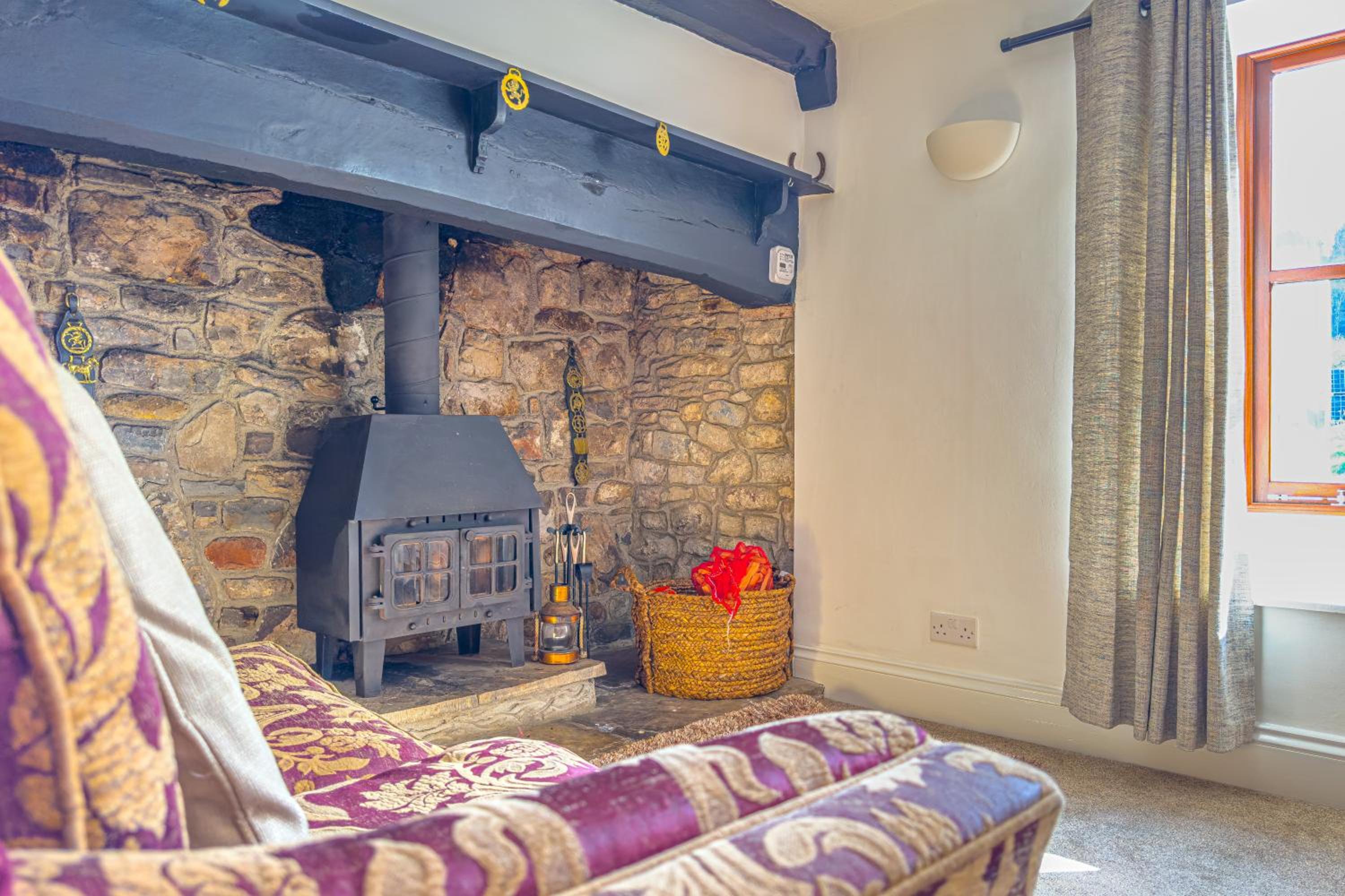Spacious-Rustic Cottage-Dog Friendly-w log burner view 3