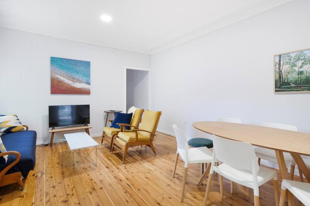 Pearl Beach House - 2 min to sand & sea - 2 semis