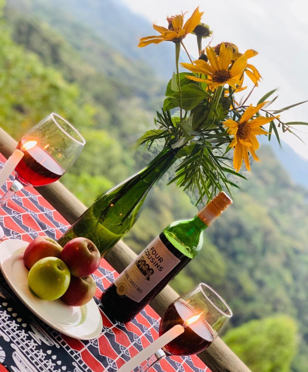 Bwindi Neckview Lodge
