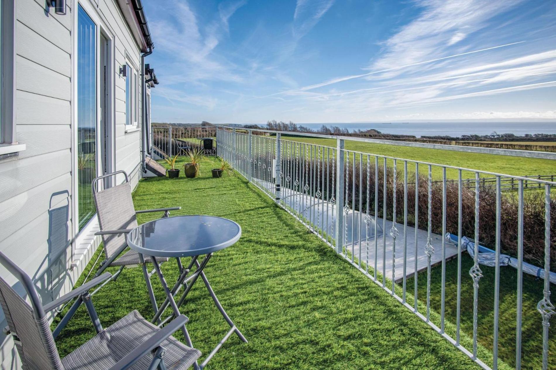 The Penthouse - 1 Bedroom Apartment - Ocean Breeze view 4