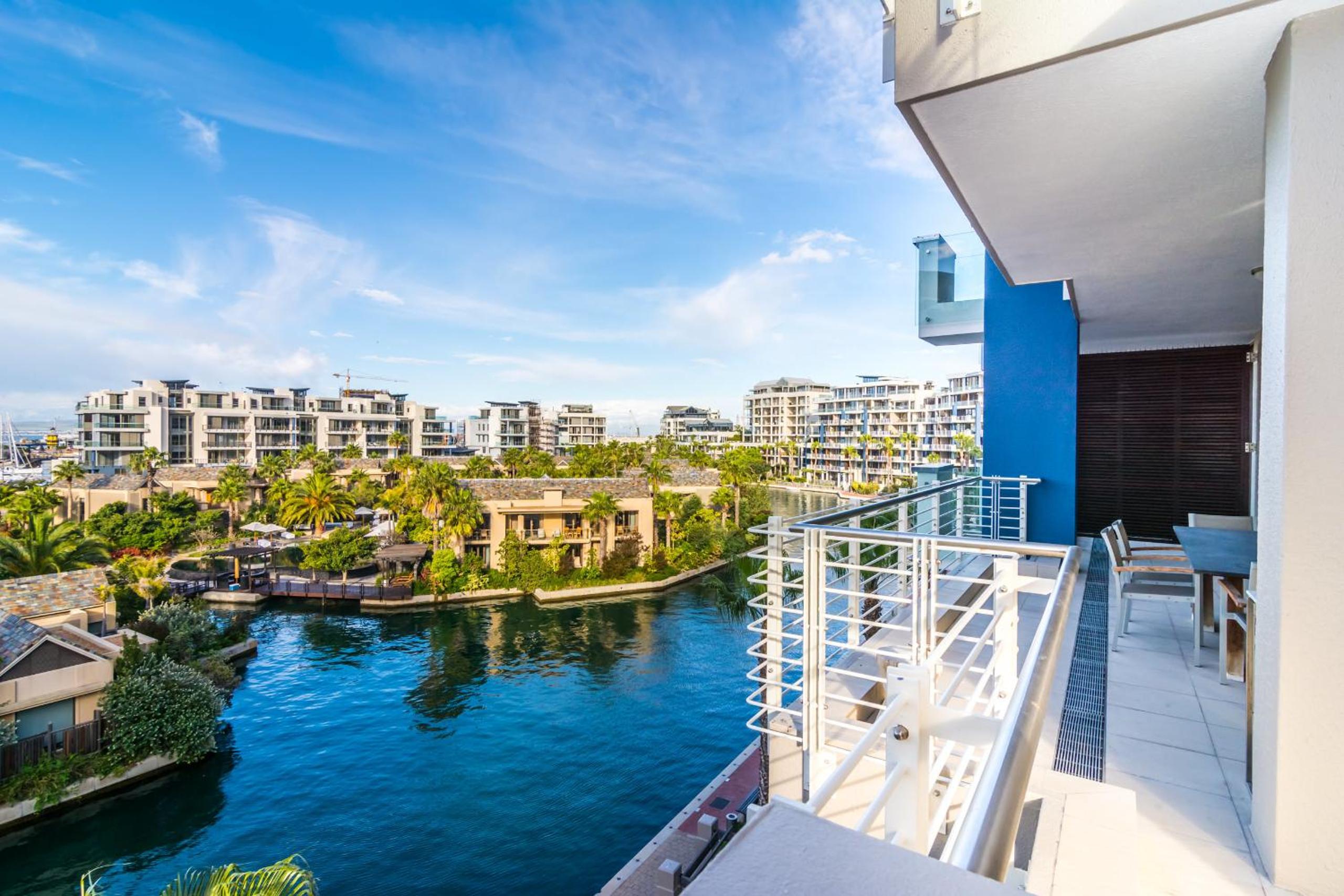 Hotel Mountain Marina Luxury Apartments - Image 1