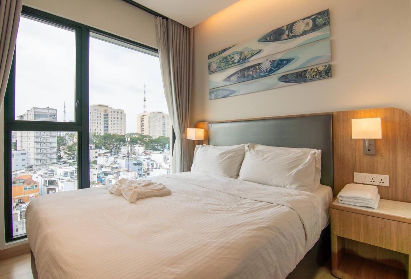Luxury 2 or 3BR Apartment in Dist 1, Pool and airport pickup