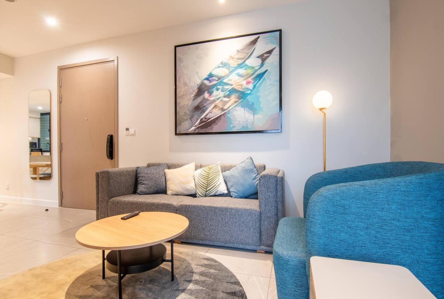 Luxury 2 or 3BR Apartment in Dist 1, Pool and airport pickup