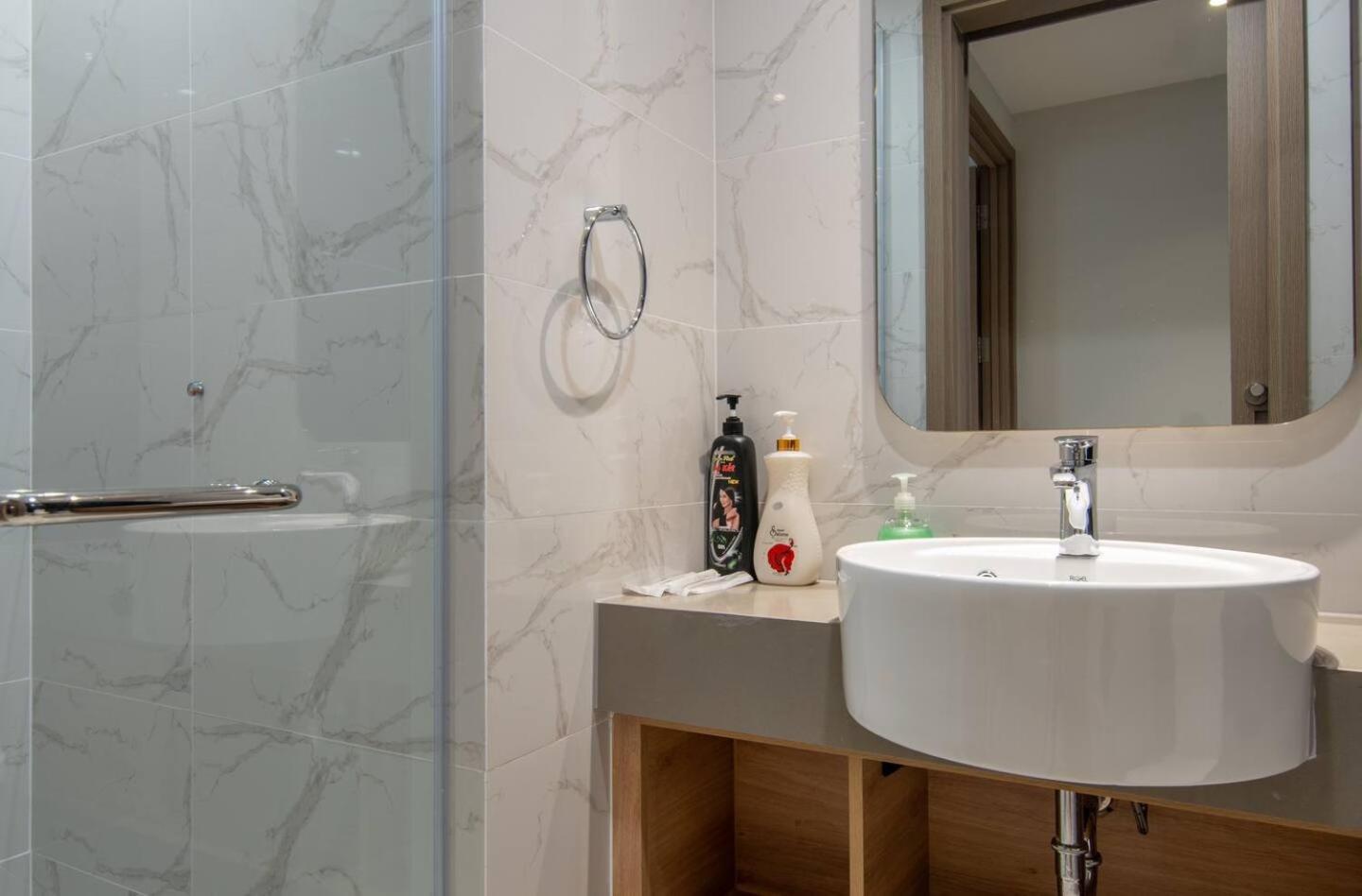 Luxury 2 or 3BR Apartment in Dist 1, Pool and airport pickup