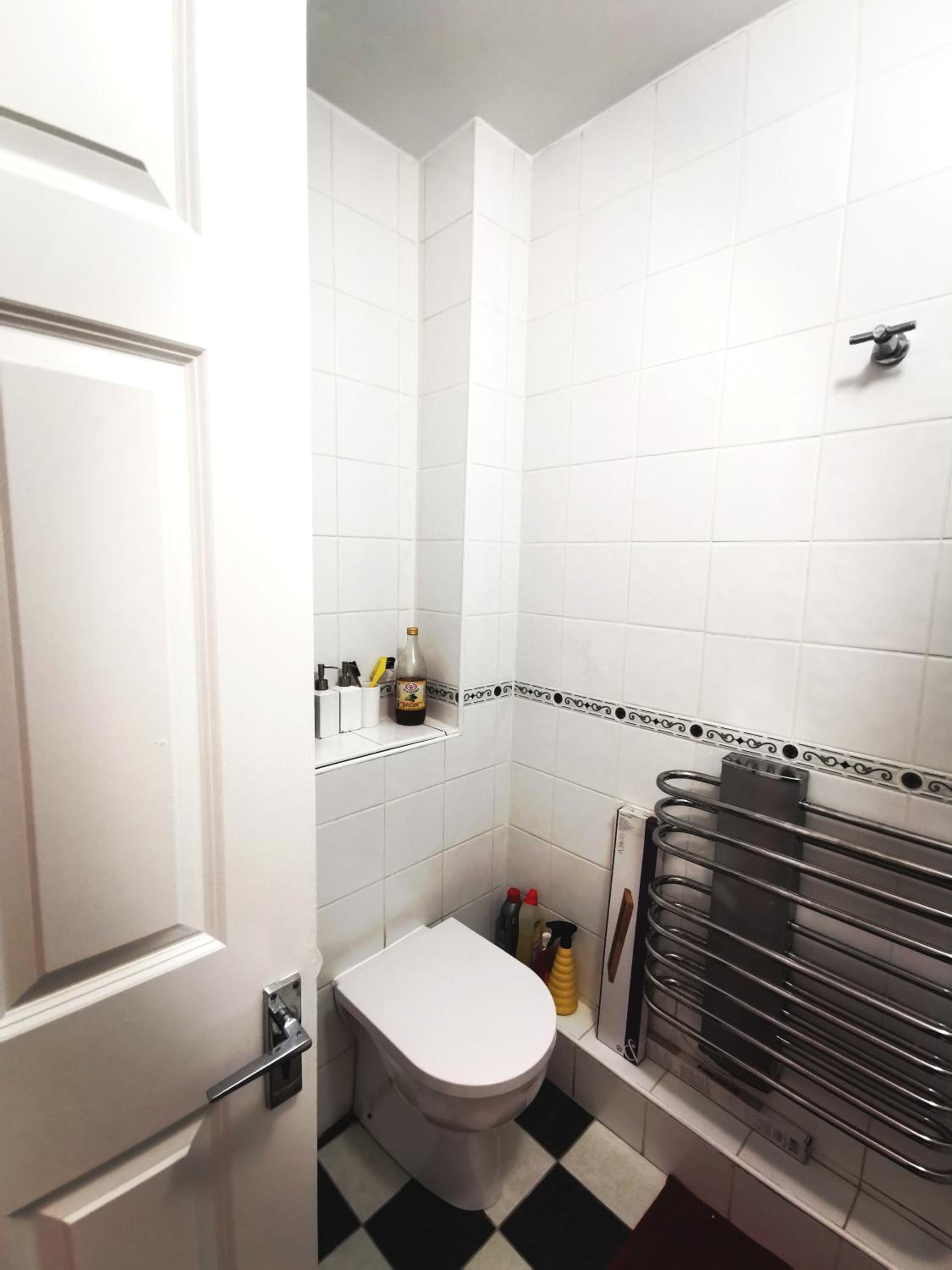 Single room in a charming apartment with the terrace in Sandymount