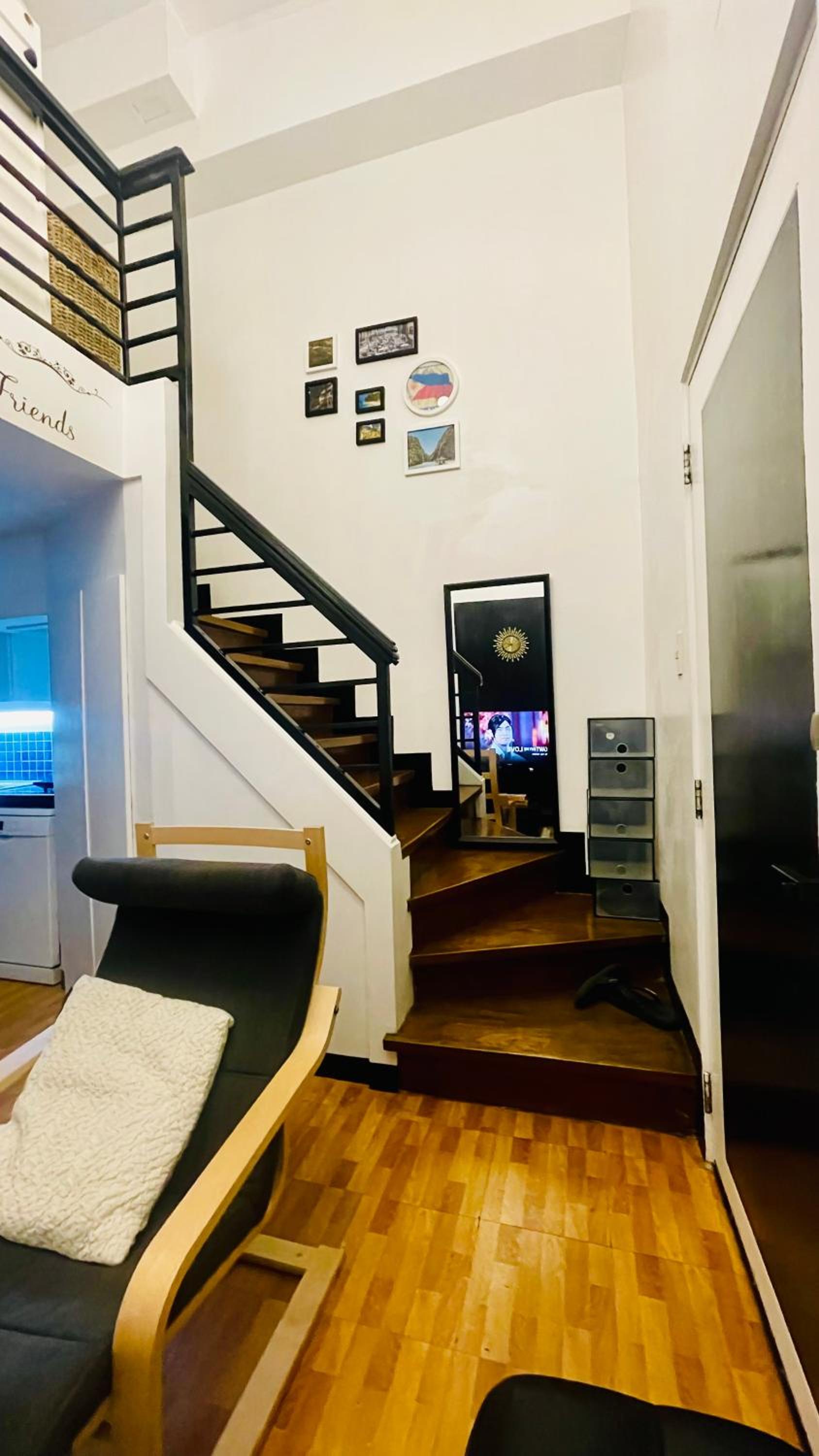 Condo Stay for Couple with Netflix, Kitchen & Washer, Near MRT Boni view 5
