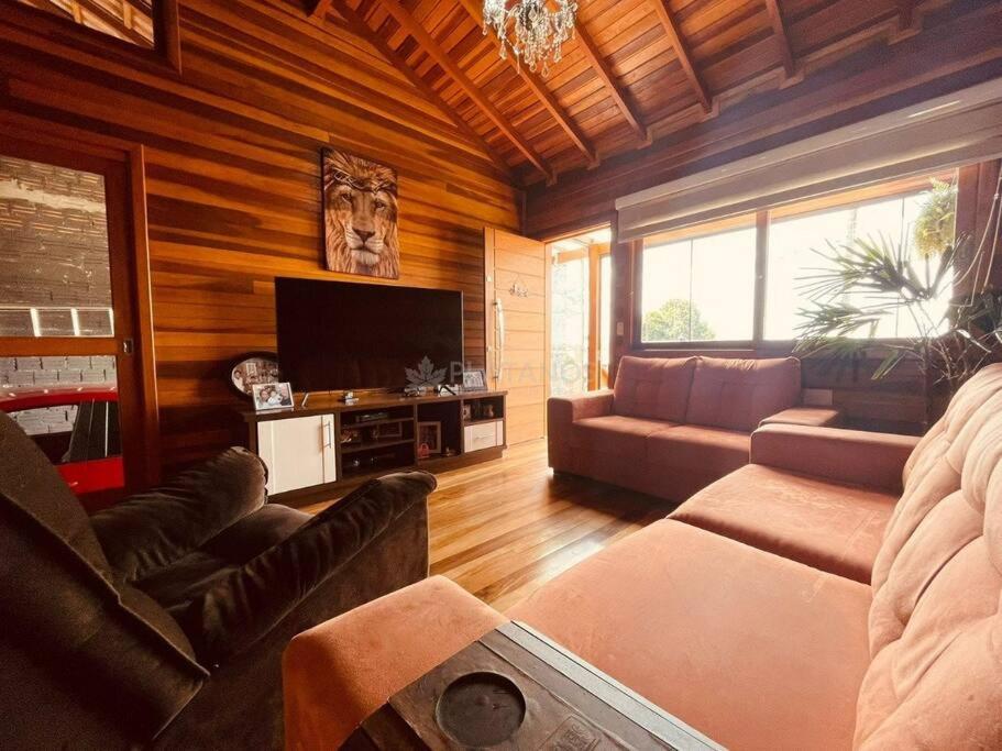Casa nova estilo colonial