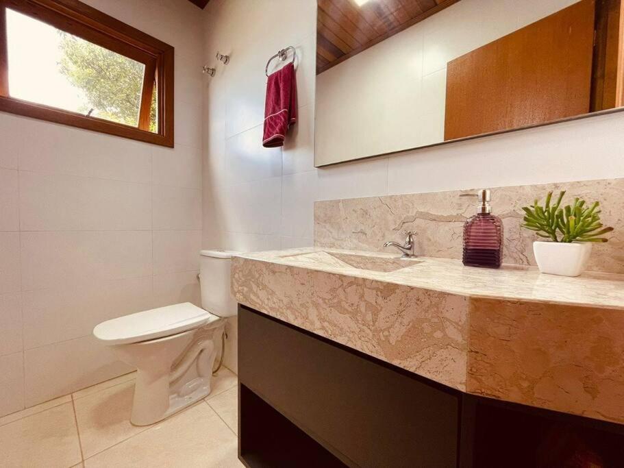 Casa nova estilo colonial