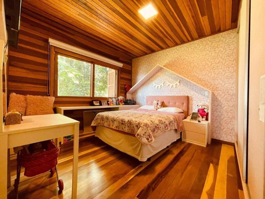 Casa nova estilo colonial