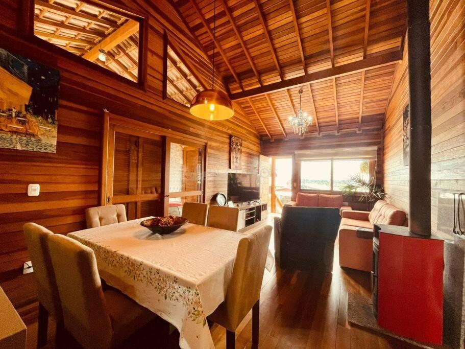 Casa nova estilo colonial