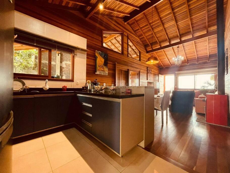 Casa nova estilo colonial