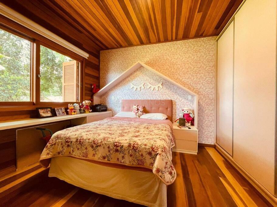 Casa nova estilo colonial
